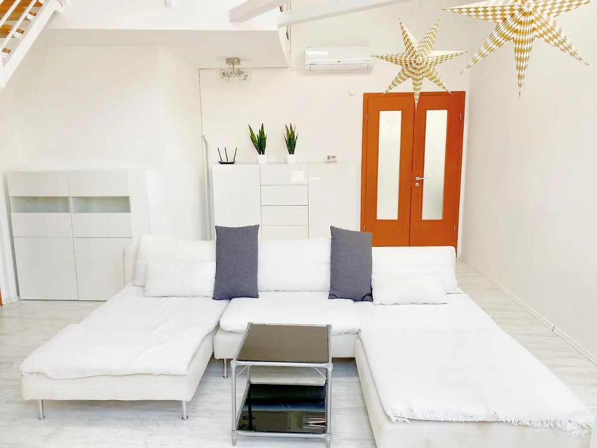 Apartamento Loft With Rooftop And Free Parking In Garage Budapest Hungría